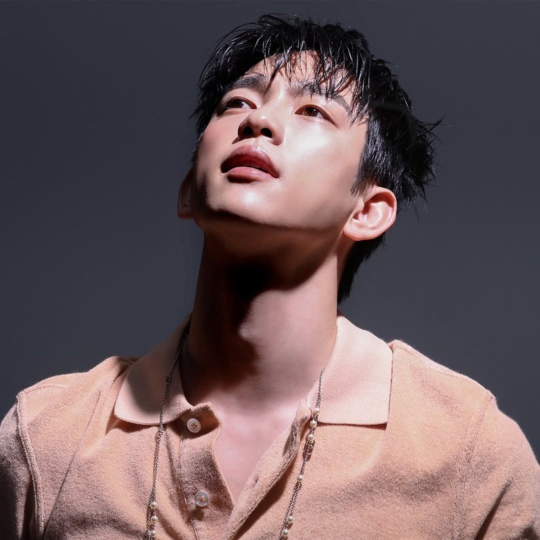 パク・ジニョンの最近の活動ショット