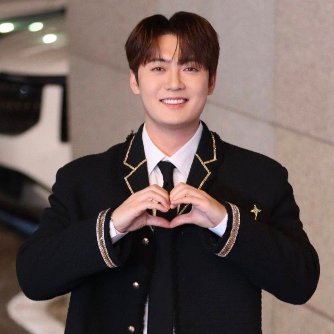 A moment captured by a fan of Son Binah