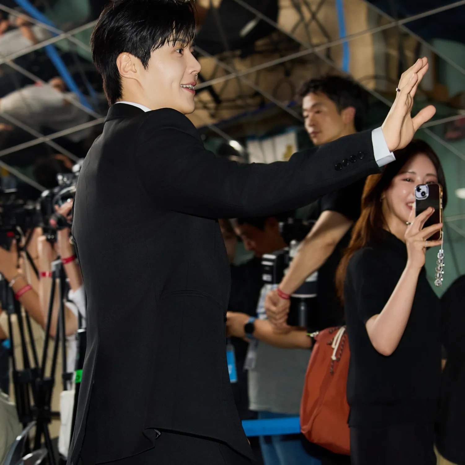 A moment captured by a fan of Kim Seonho
