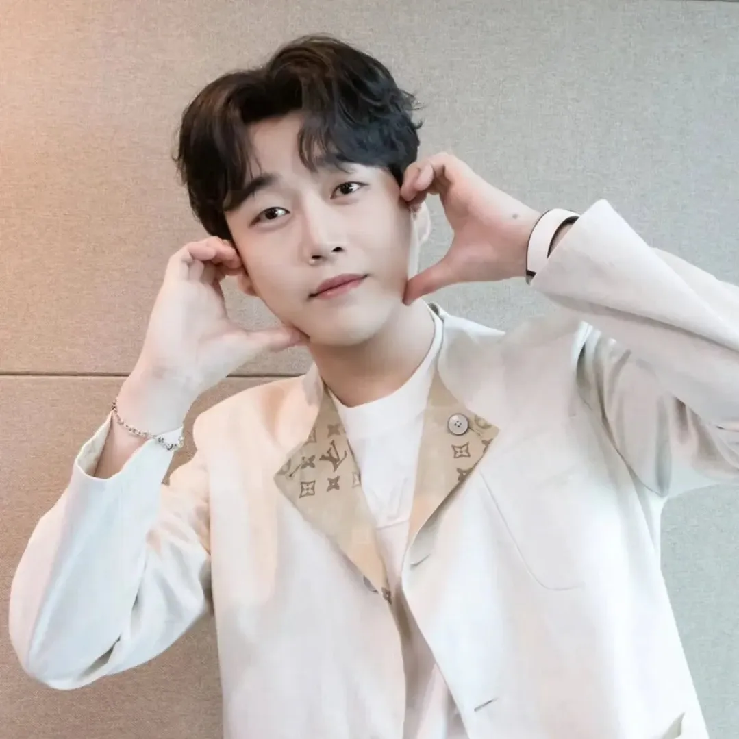 Latest photo of Hwang Youngwoong