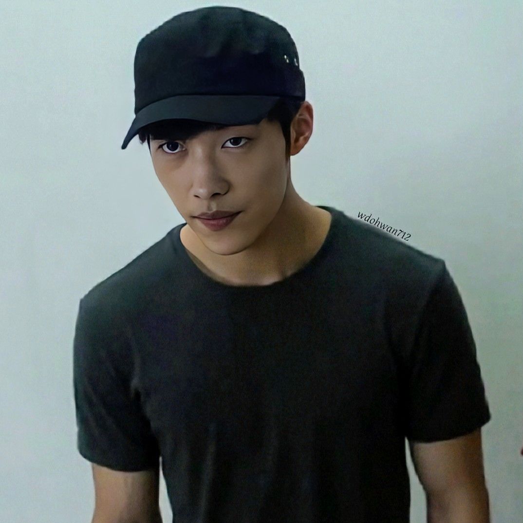 A moment captured by a fan of Woo Dohwan