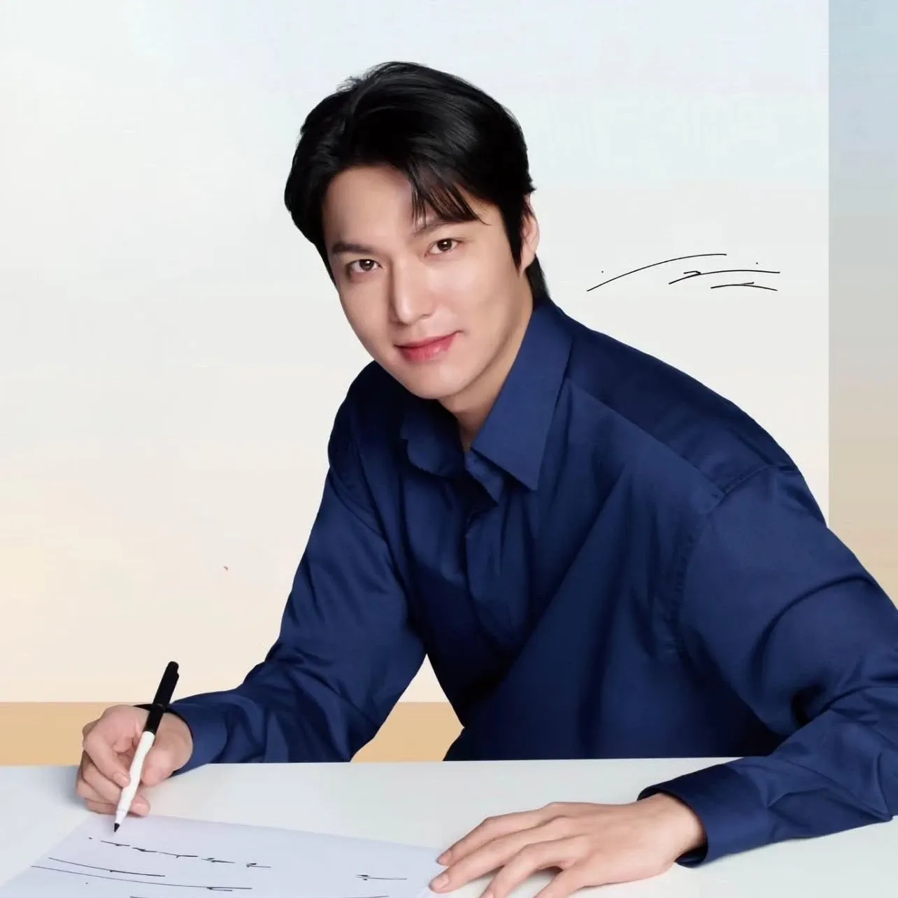 イ・ミンホの最近の活動ショット