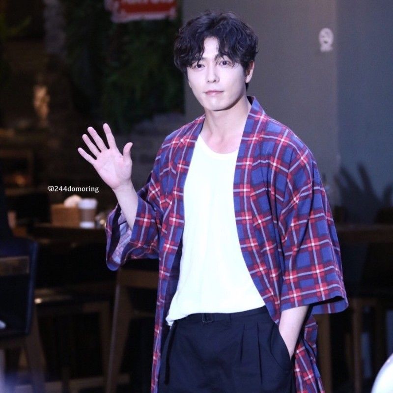 A moment captured by a fan of Kim Jaewook