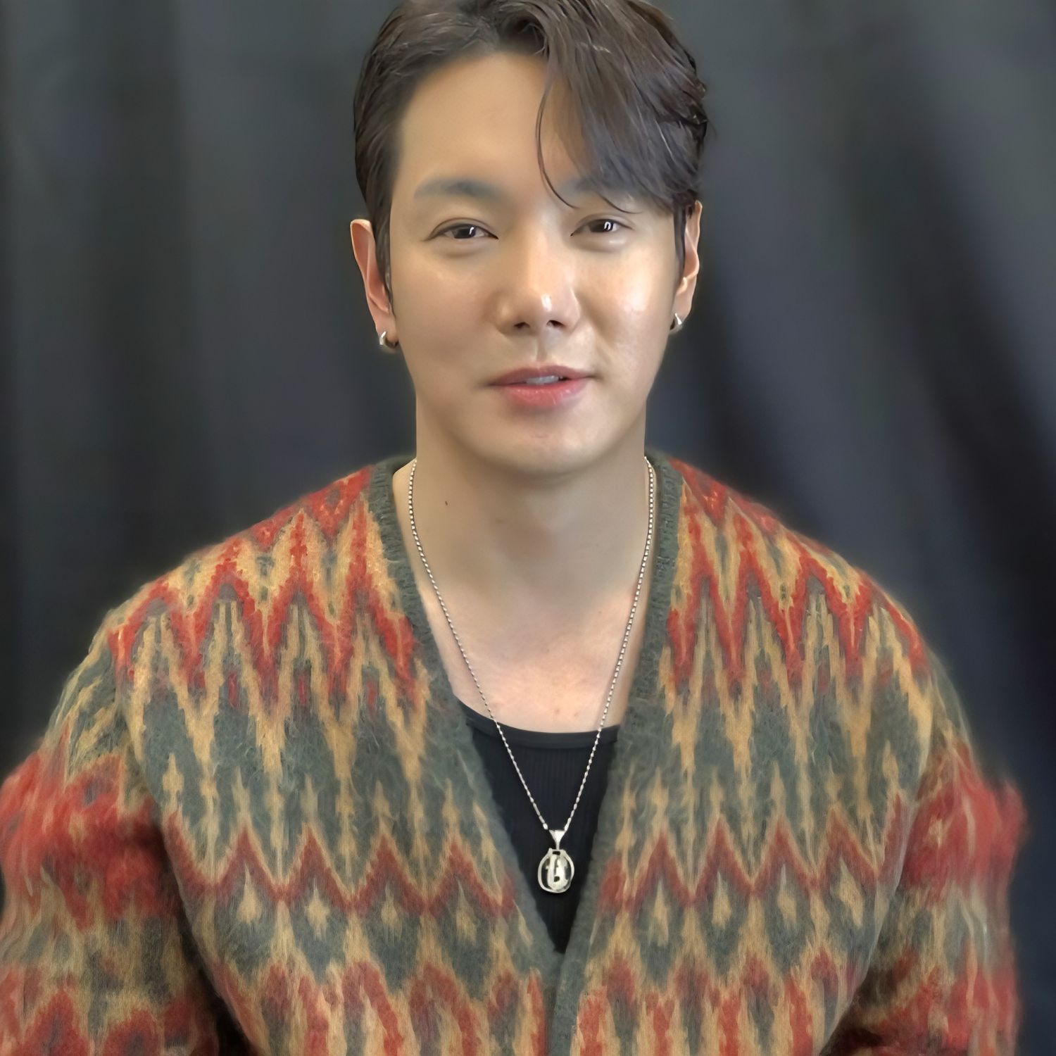 Behind-the-scenes cut of Hwanhee