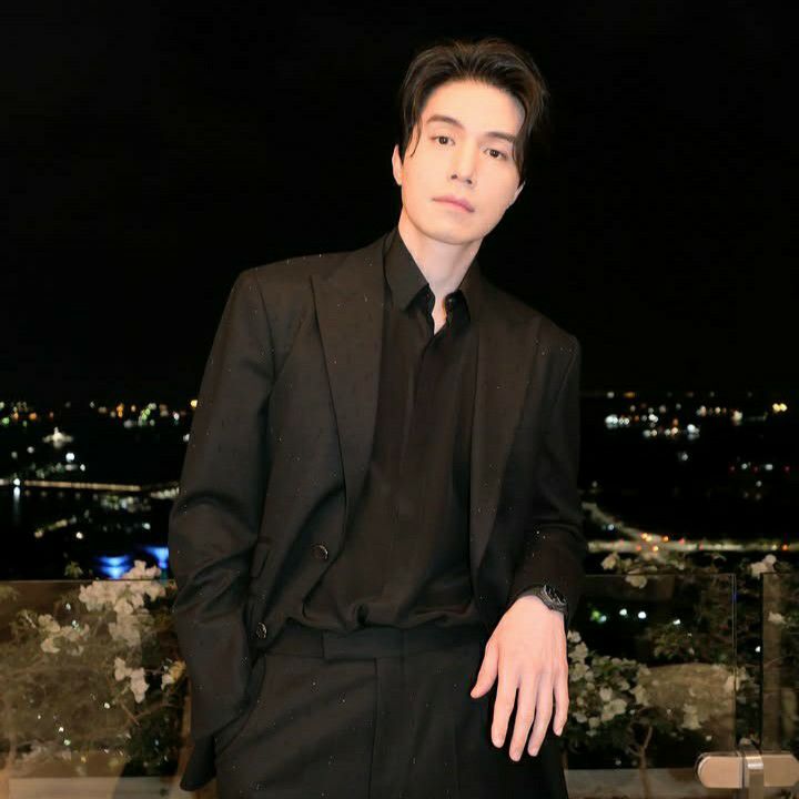 A moment captured by a fan of Lee Dongwook