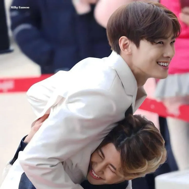 Recent activity shot of Cha Eunwoo