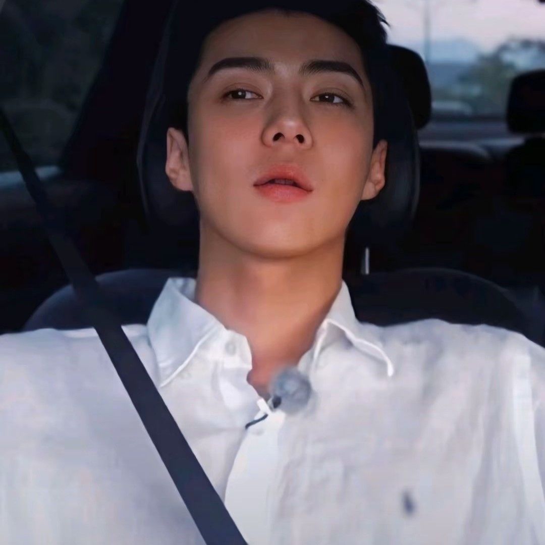Foto terbaru dari Doh Kyungsoo (D.O.)