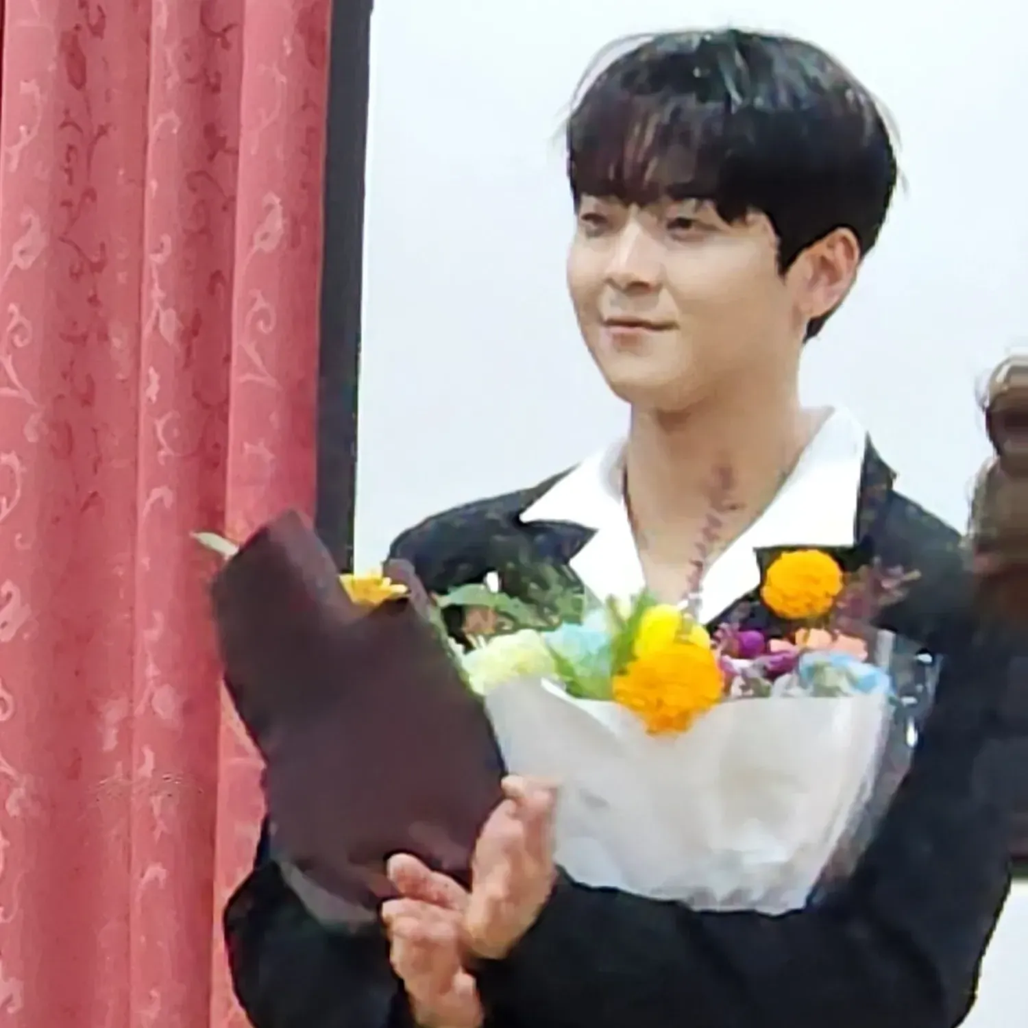 Behind-the-scenes cut of Park Minsu