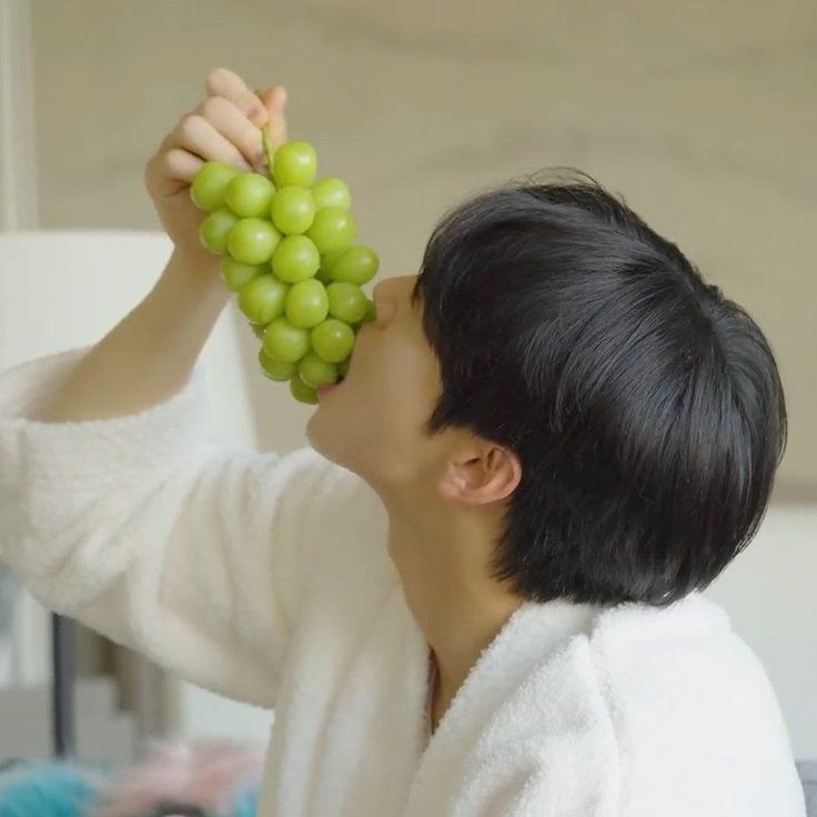 A moment captured by a fan of Cha Eunwoo