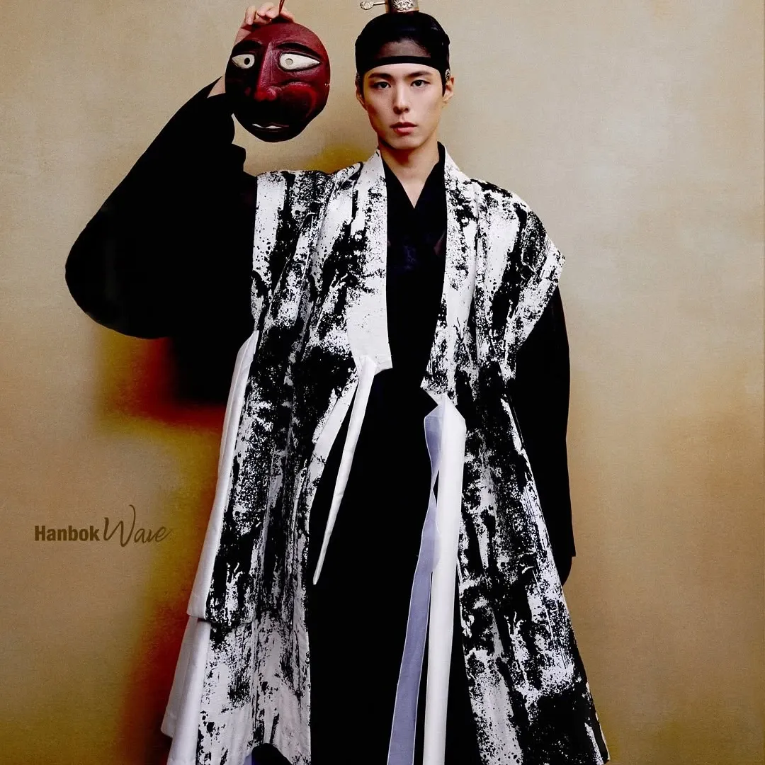 Recent activity shot of Park Bogum