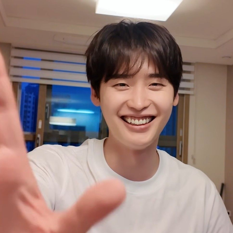 Foto kegiatan terbaru dari Lee Jongsuk