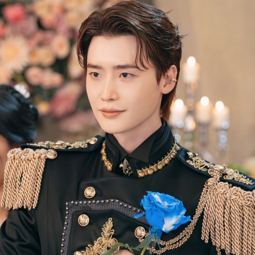 Recent activity shot of Lee Jongsuk