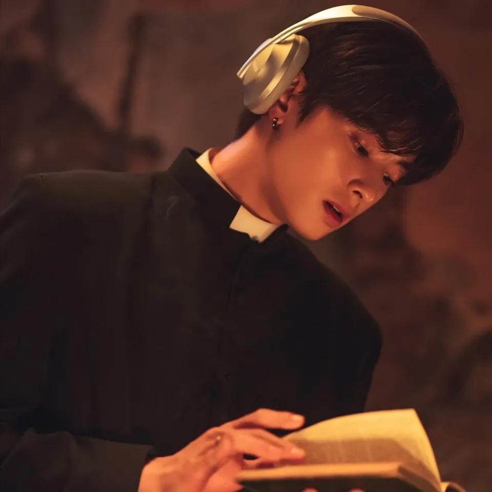 Latest photo of Cha Eunwoo