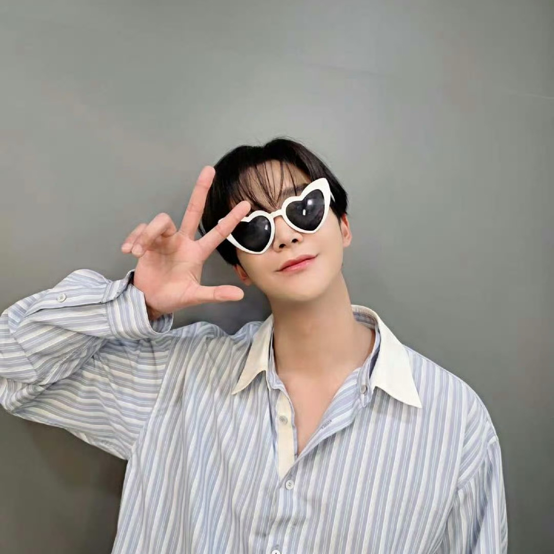 로운의 최신 사진