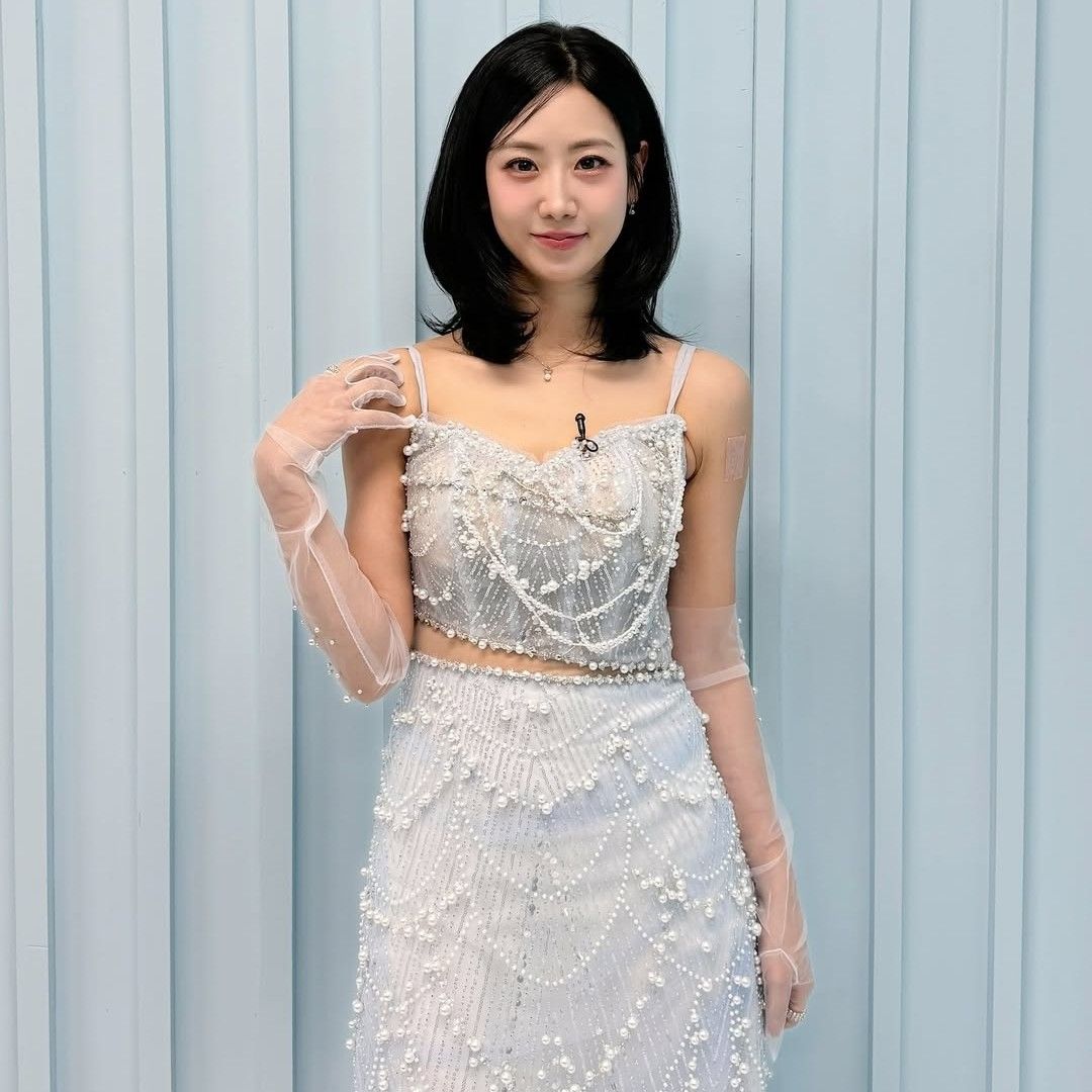 Behind-the-scenes cut of Kang Hyeyeon