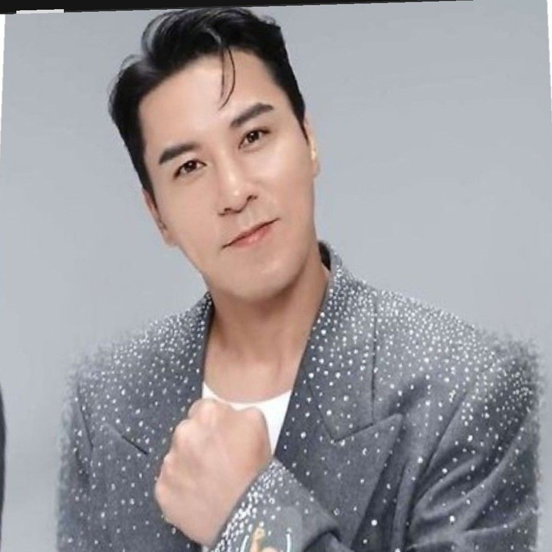 チャン・ミンホの最近の活動ショット