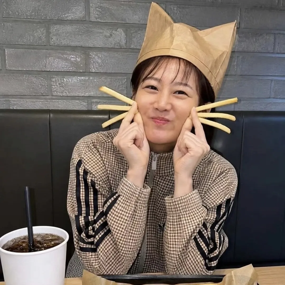 A moment captured by a fan of Jang Yoonjeong
