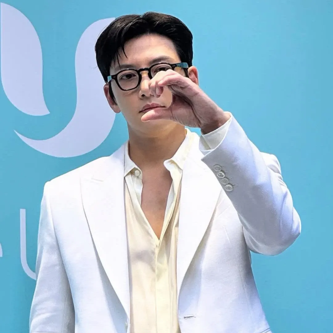 Behind-the-scenes cut of Ji Changwook
