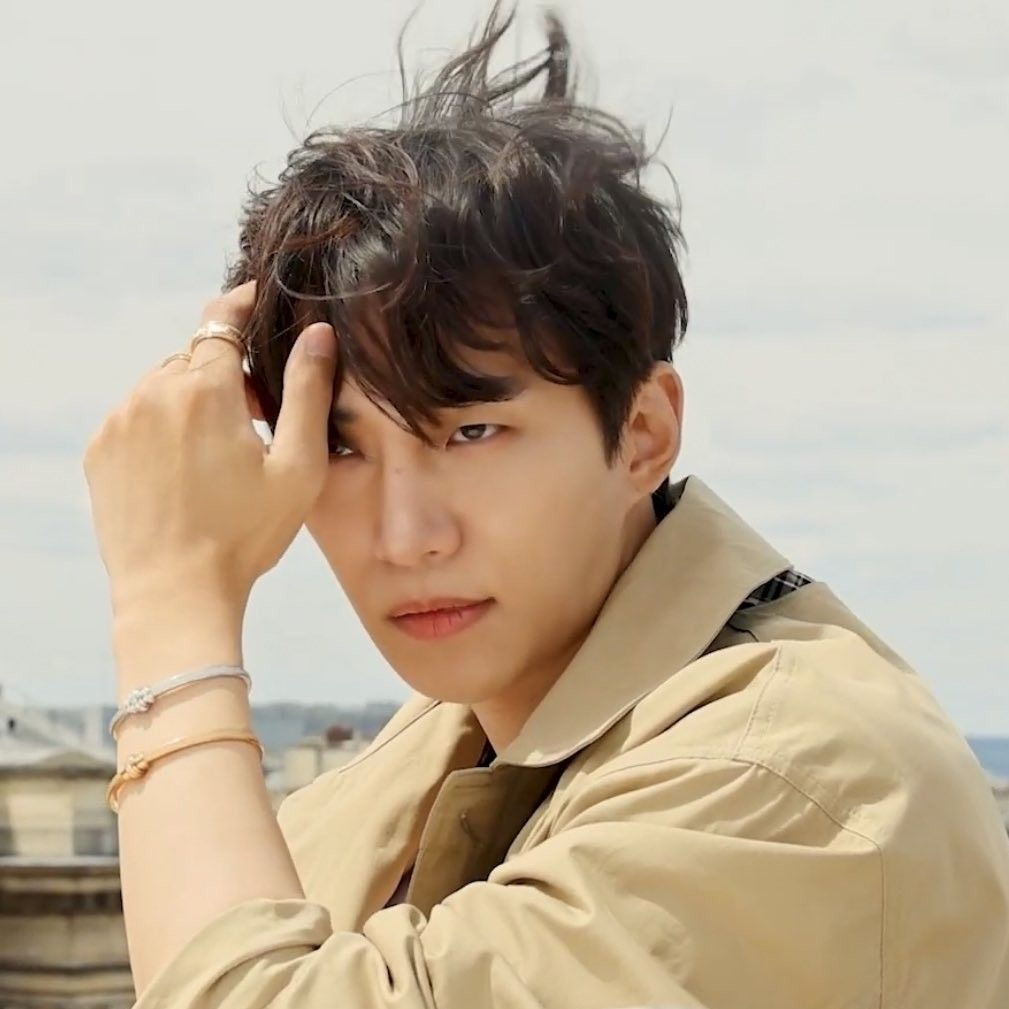 イ・ジュノの最近の活動ショット