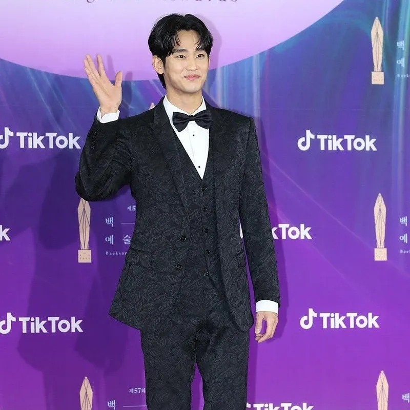A moment captured by a fan of Kim Soohyun