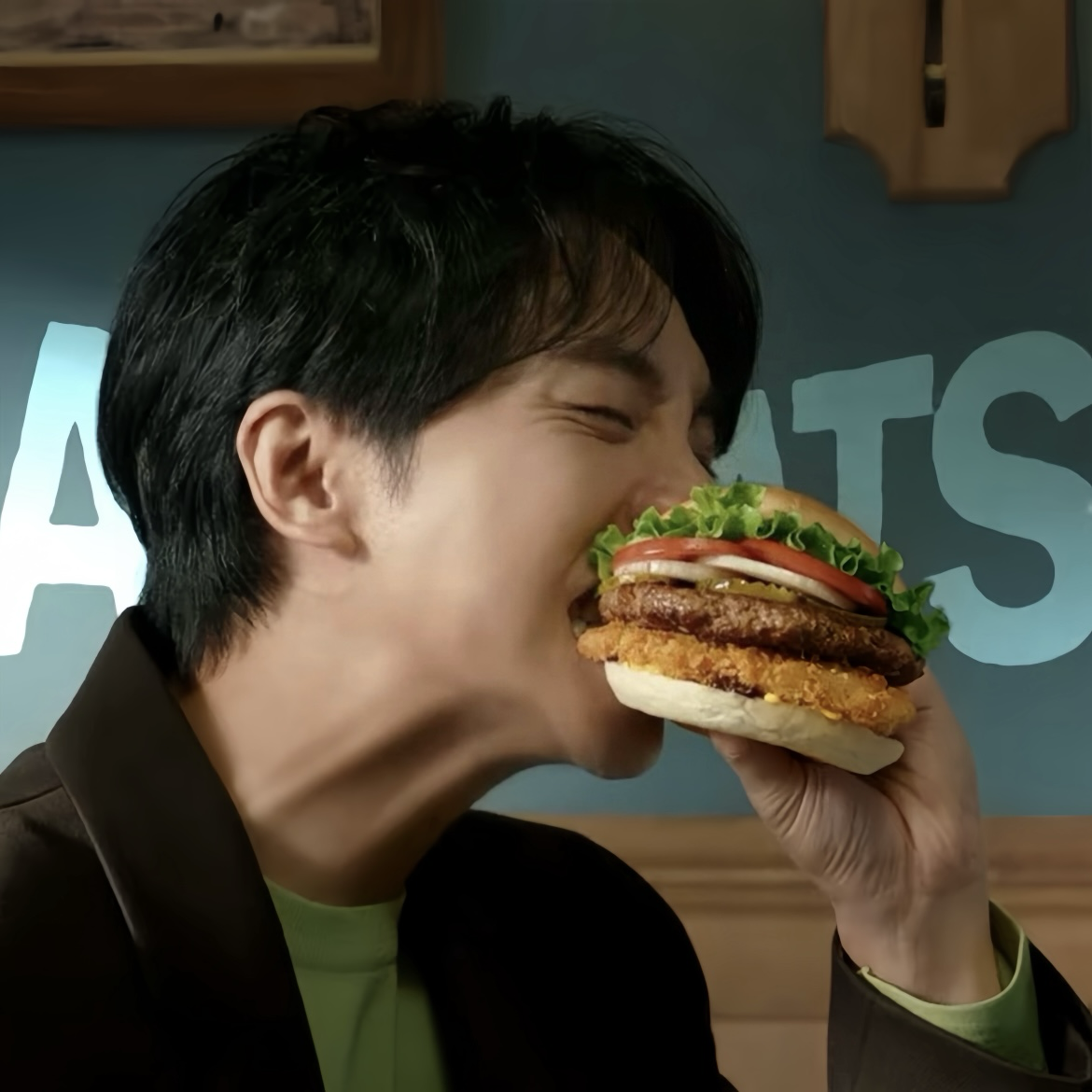 A moment captured by a fan of Lee Seunggi
