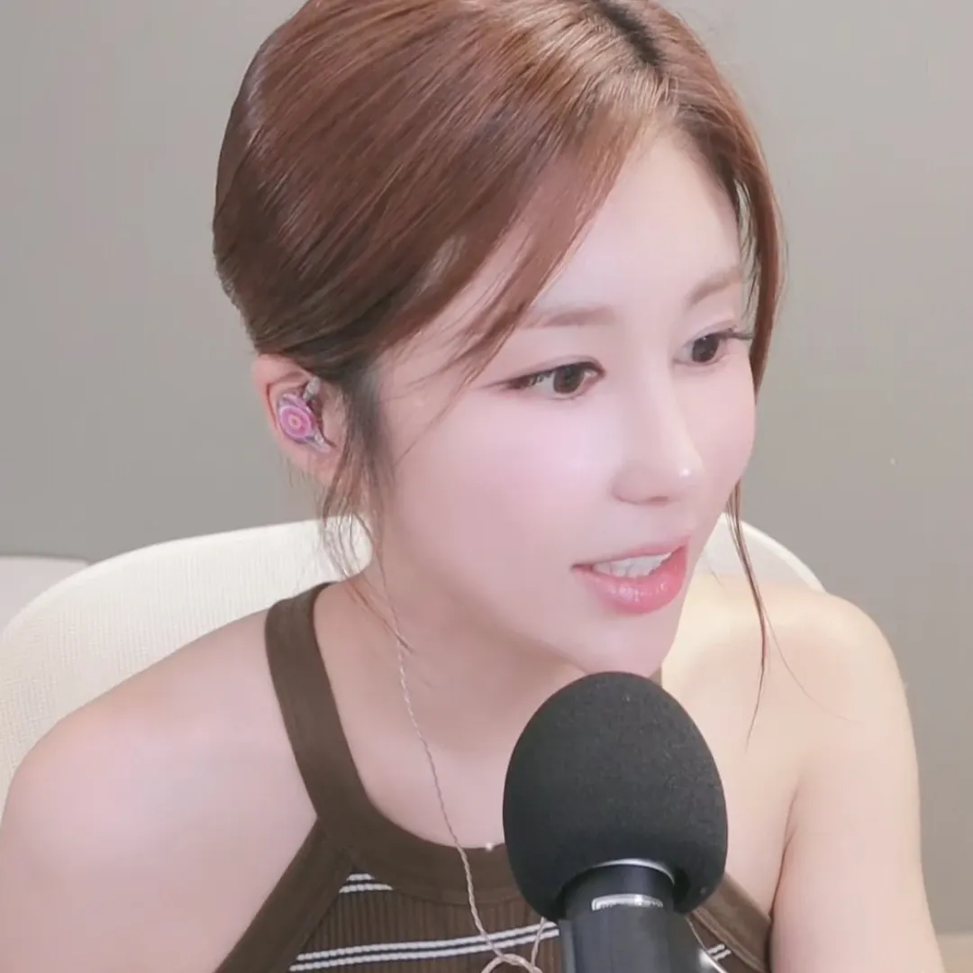 Latest photo of Kim Soyou