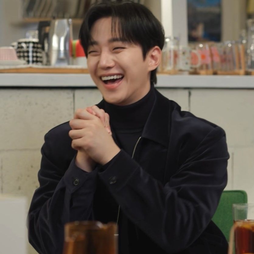 イ・ジュノの最近の活動ショット