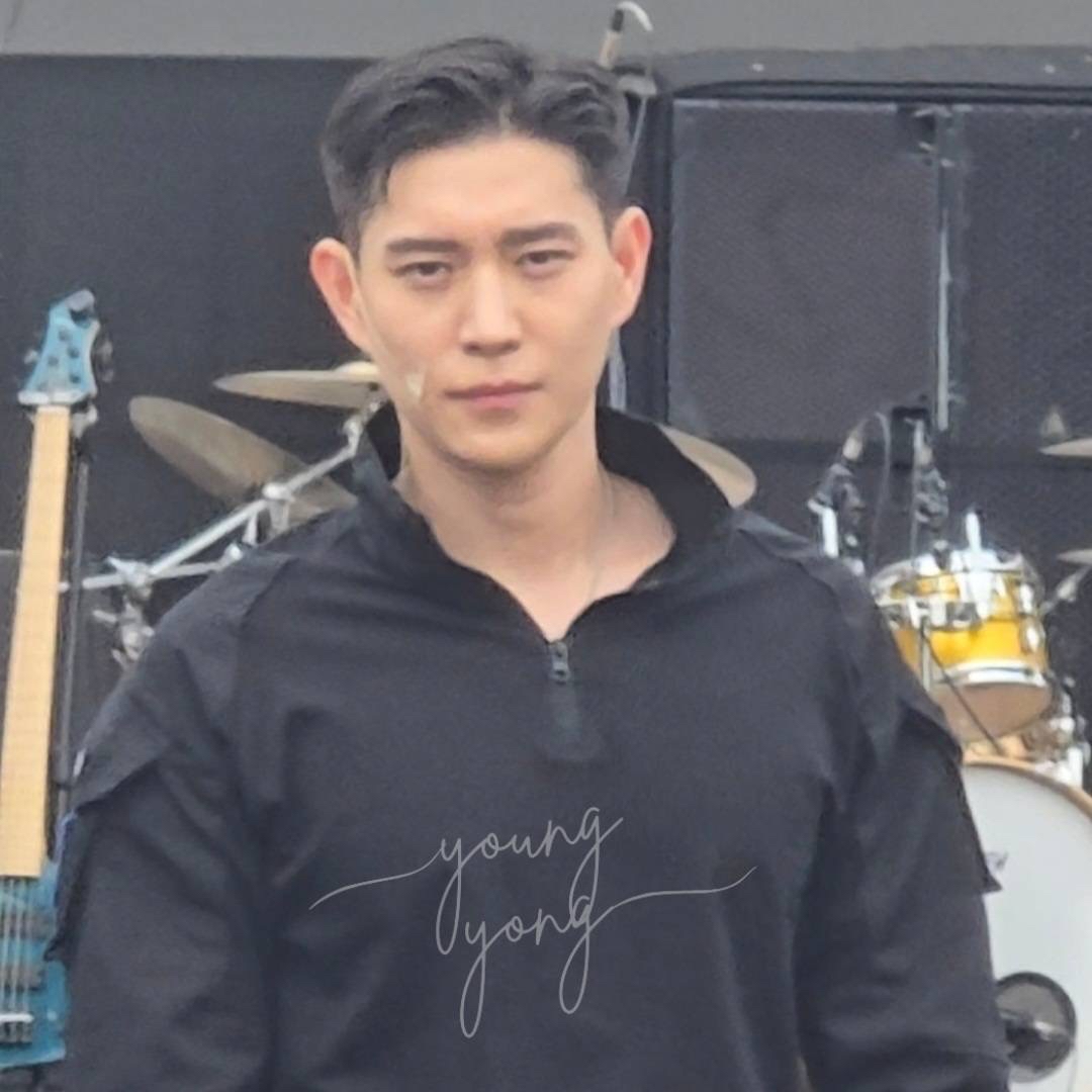 Behind-the-scenes cut of Kim Youngdae