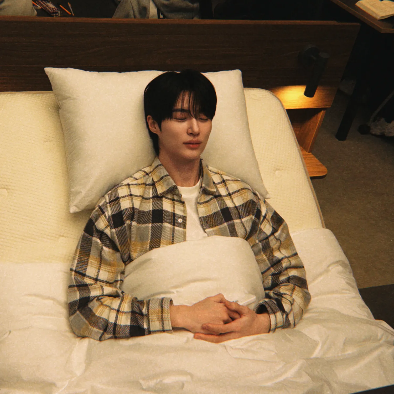 Behind-the-scenes cut of Byeon Wooseok