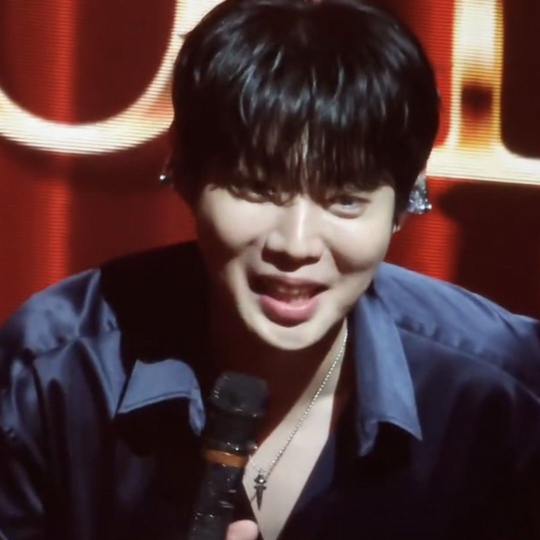 A moment captured by a fan of Son Taejin