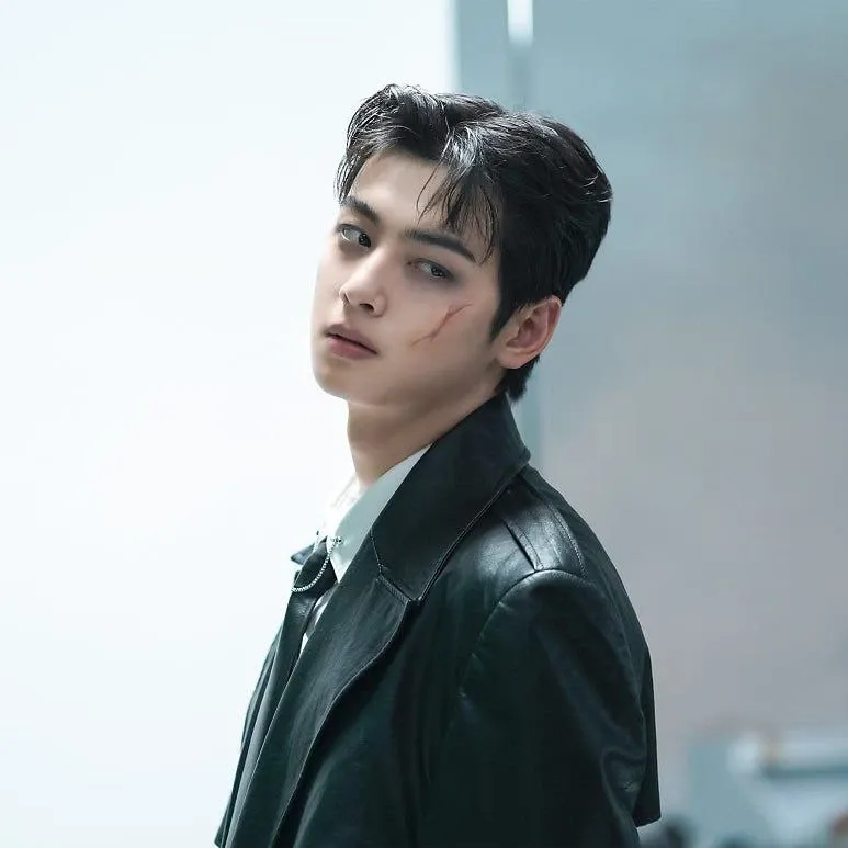 Latest photo of Cha Eunwoo