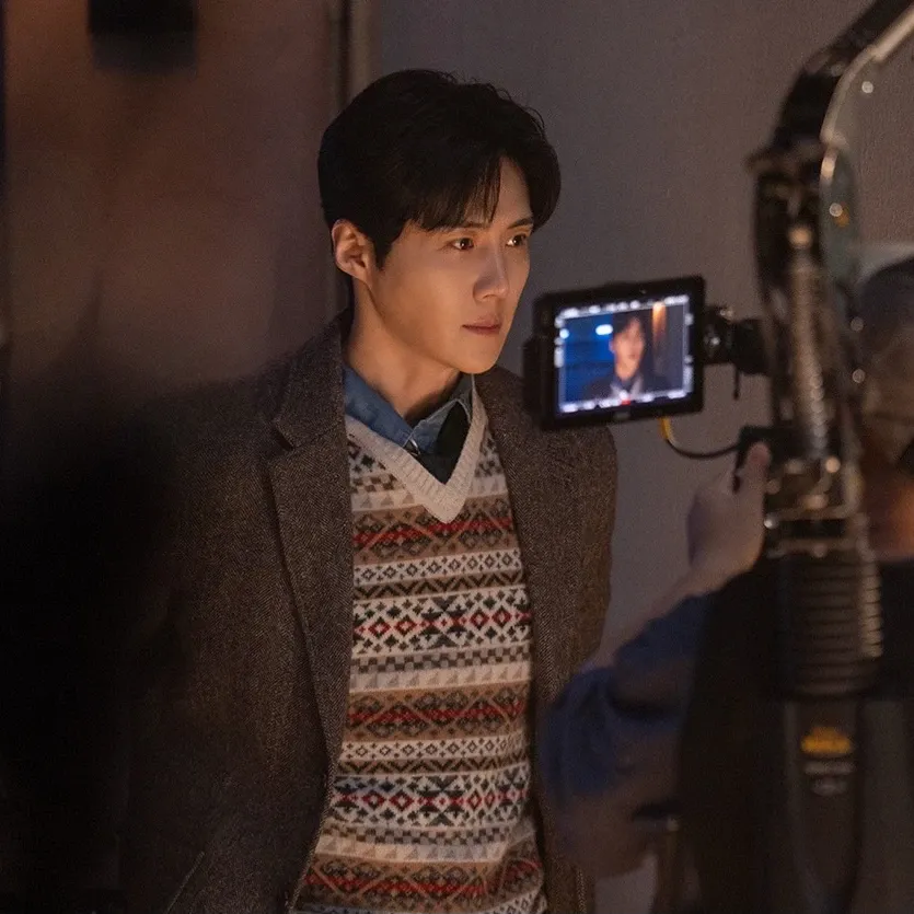 Behind-the-scenes cut of Kim Seonho