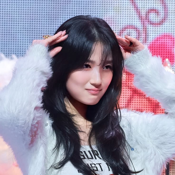 Behind-the-scenes cut of Kim Hyeyoon