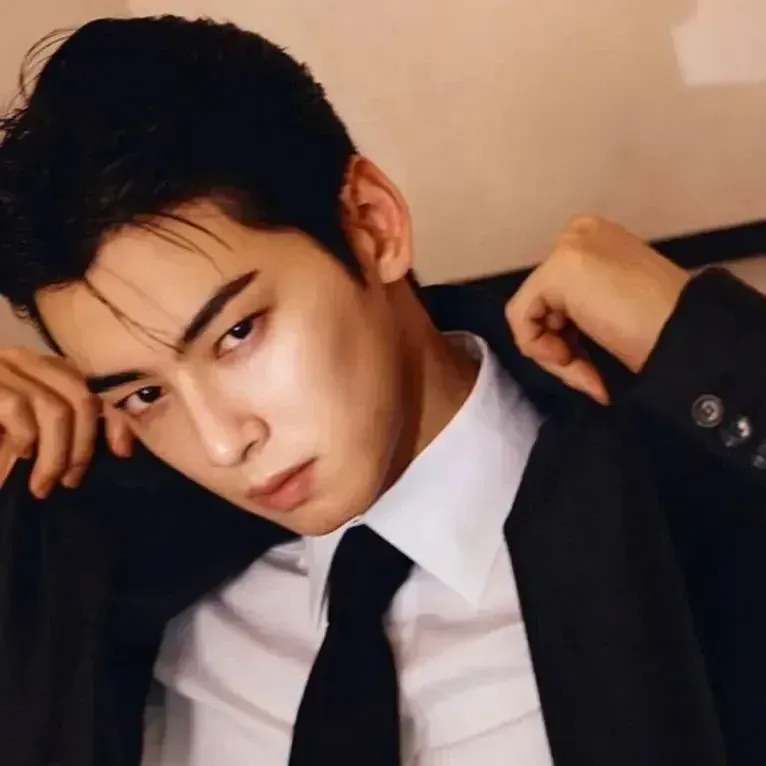 Recent activity shot of Cha Eunwoo