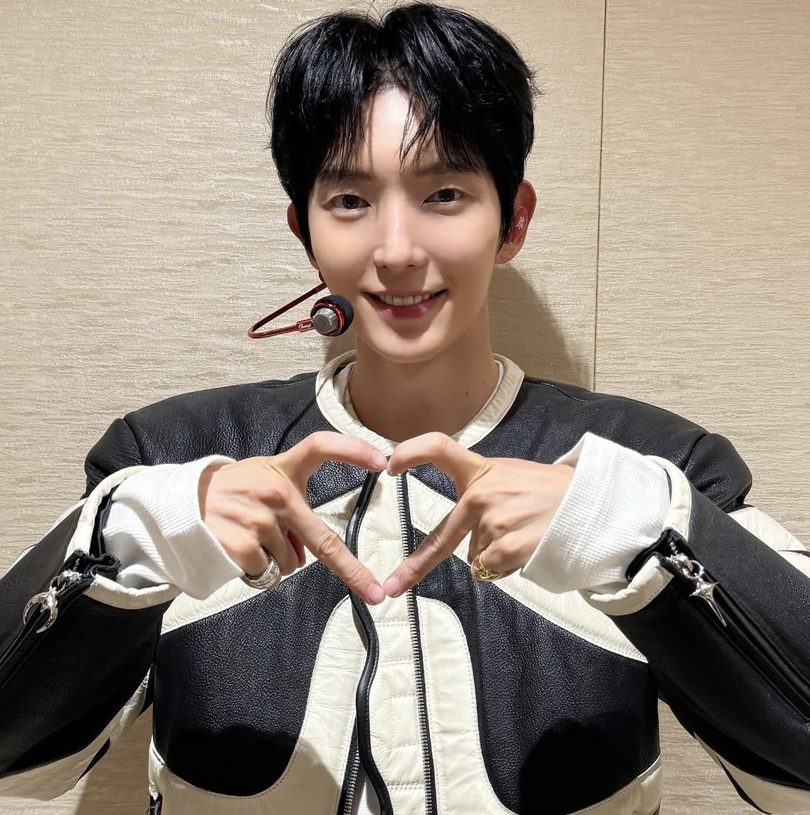 Behind-the-scenes cut of Lee Joongi