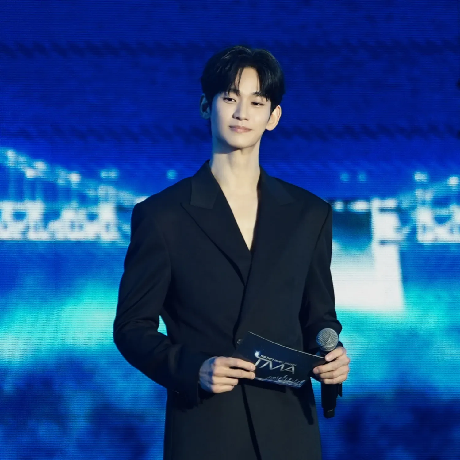 Behind-the-scenes cut of Kim Soohyun
