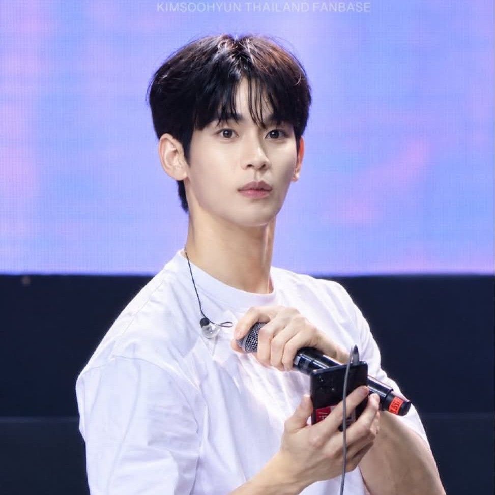 Behind-the-scenes cut of Kim Soohyun