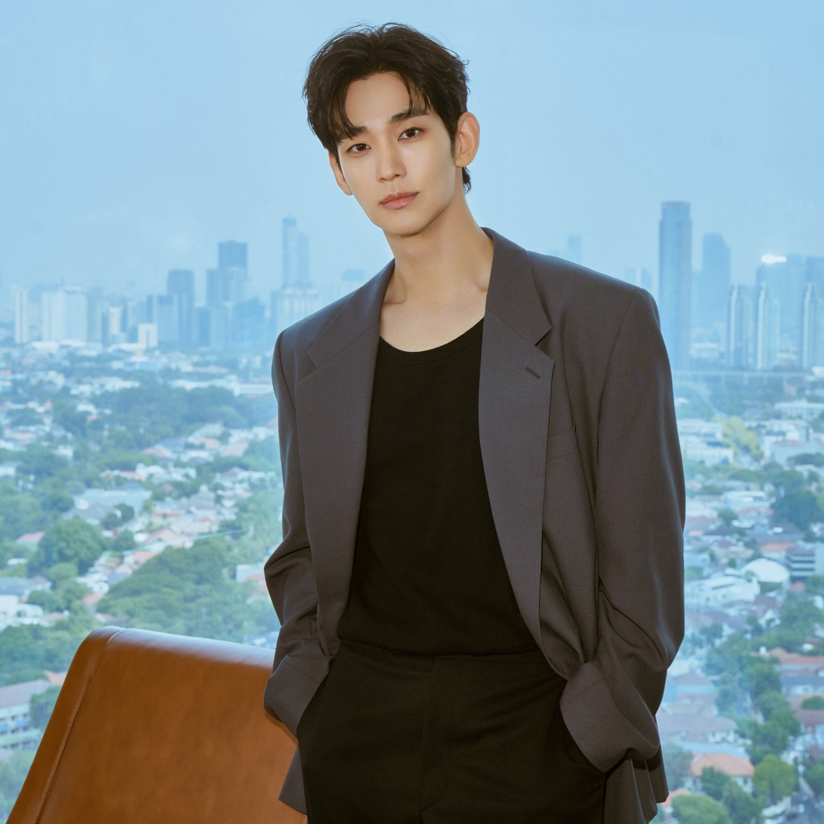 김수현의 최신 사진