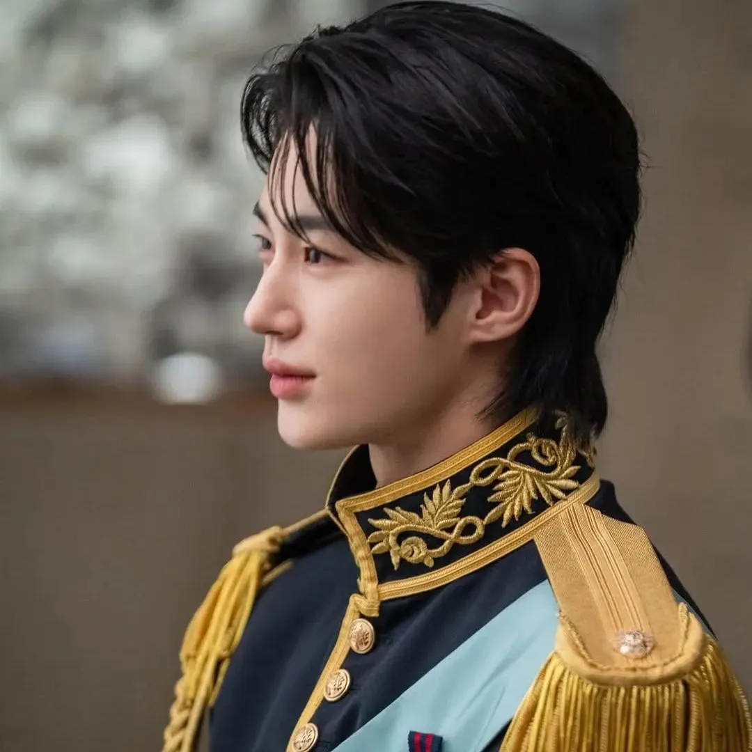 Behind-the-scenes cut of Byeon Wooseok