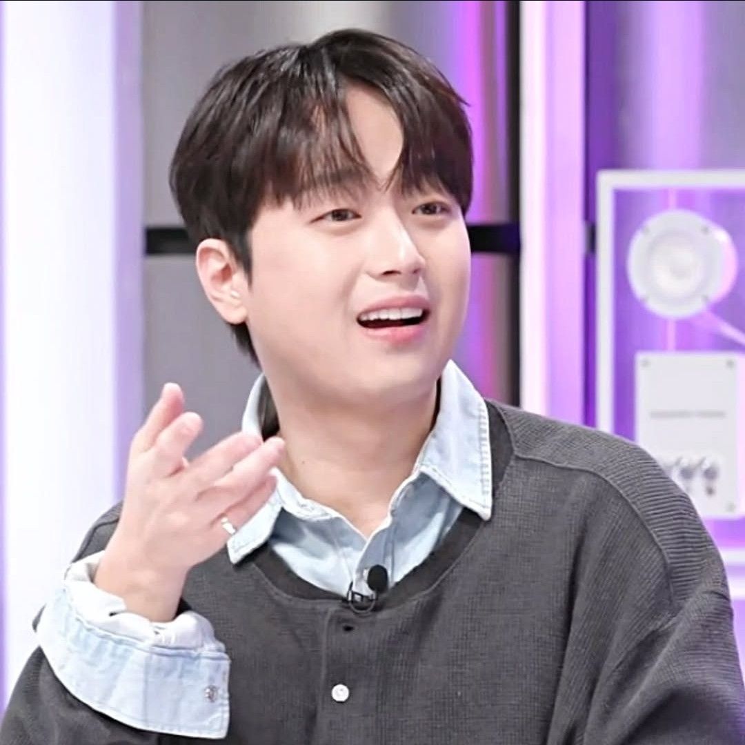 粉丝拍下的李灿元瞬间