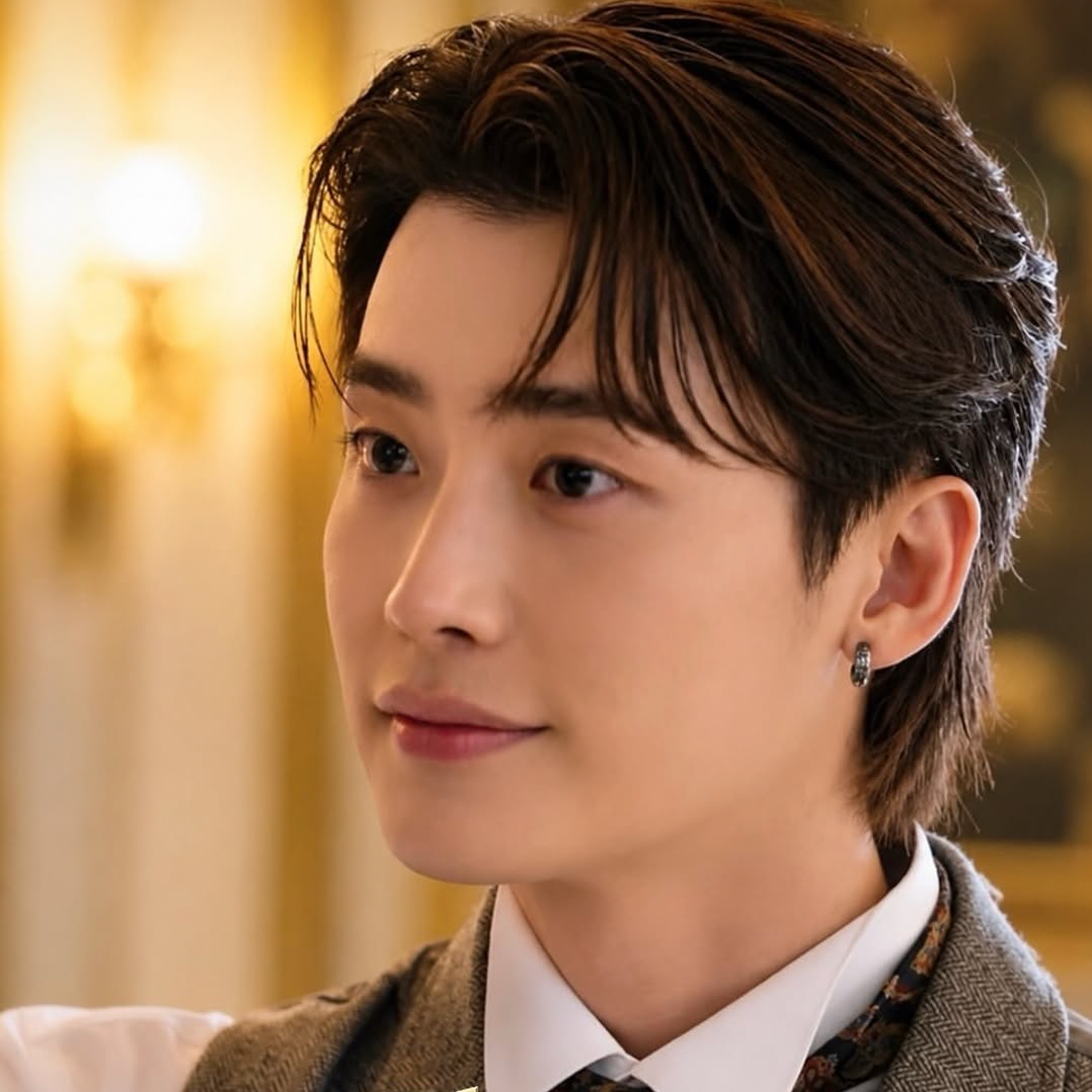 A moment captured by a fan of Lee Jongsuk