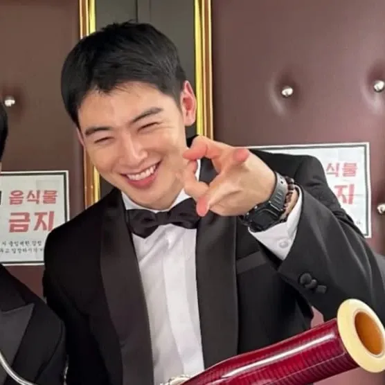 Behind-the-scenes cut of Cha Eunwoo