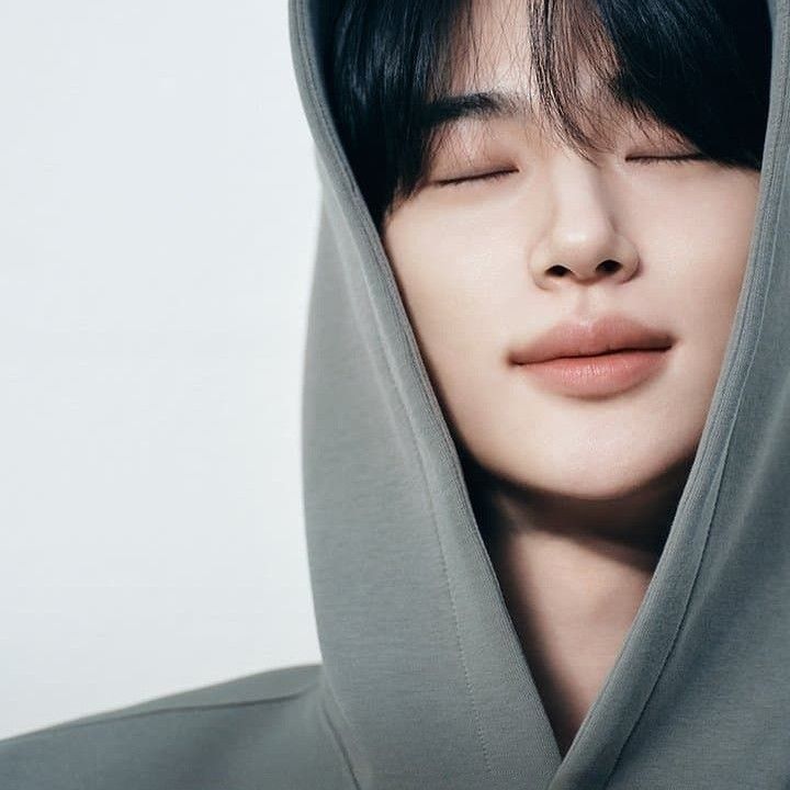 Recent activity shot of Byeon Wooseok