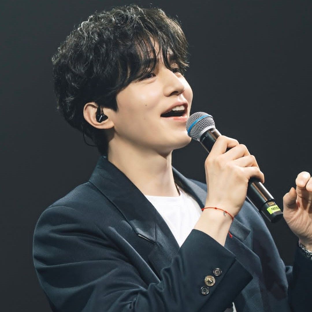 Behind-the-scenes cut of Lee Dongwook