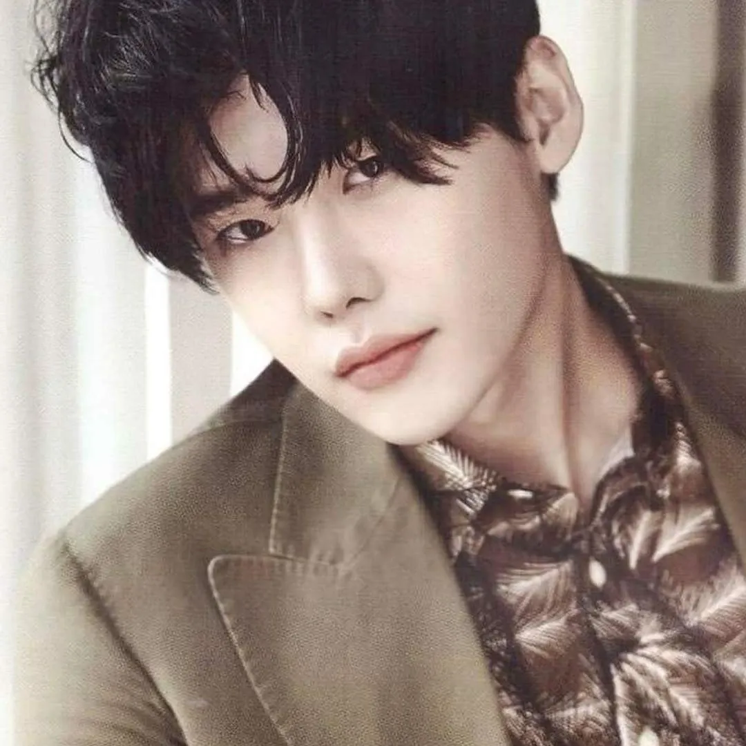 Recent activity shot of Lee Jongsuk