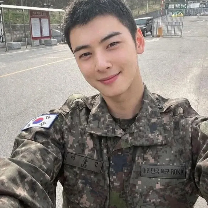 A moment captured by a fan of Cha Eunwoo