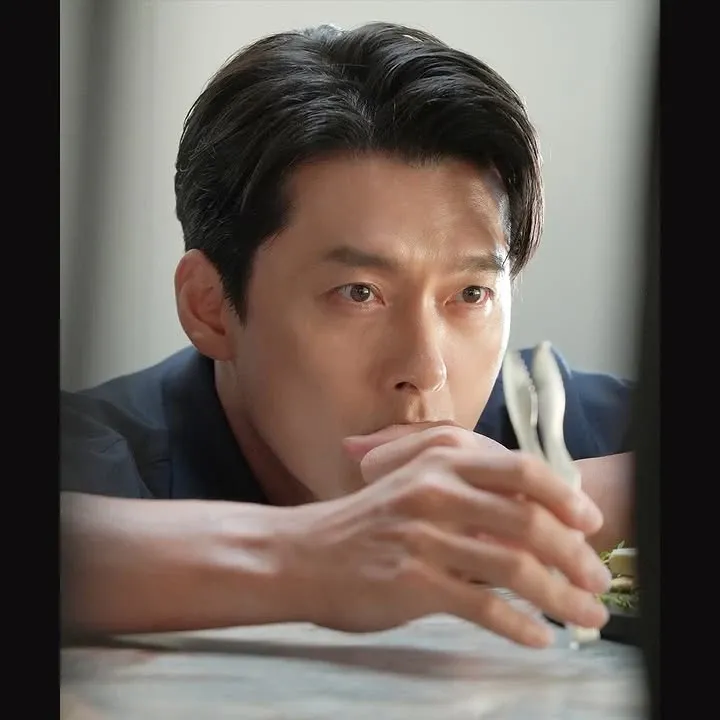 Momen yang diabadikan oleh penggemar Hyun Bin