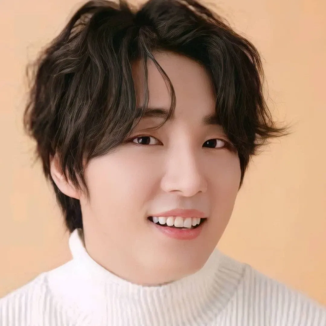 Behind-the-scenes cut of Yoon Shiyoon