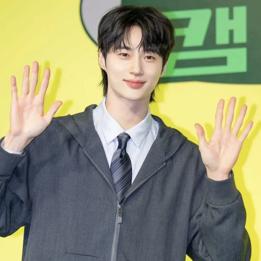Recent activity shot of Byeon Wooseok