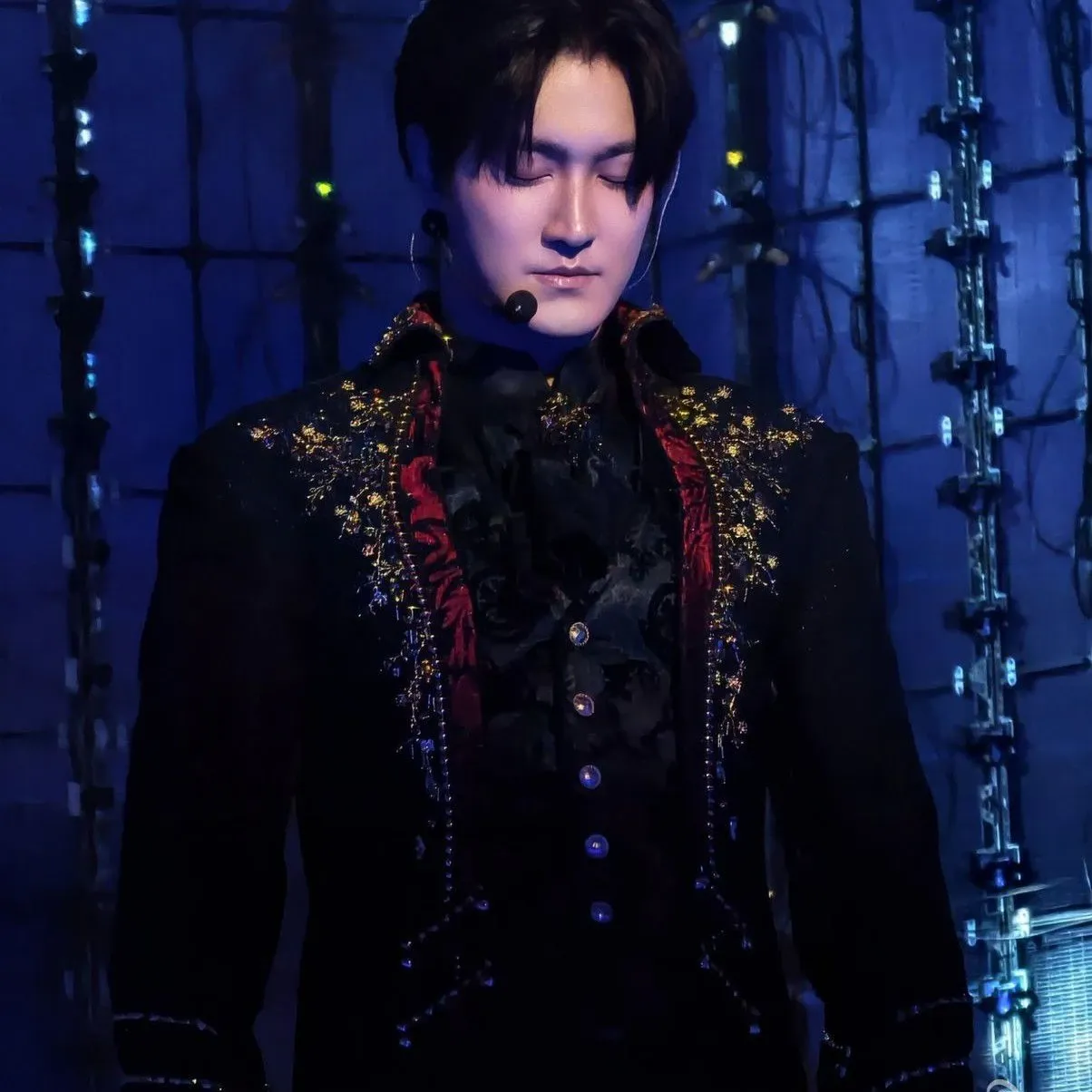 Behind-the-scenes cut of Choi Siwon